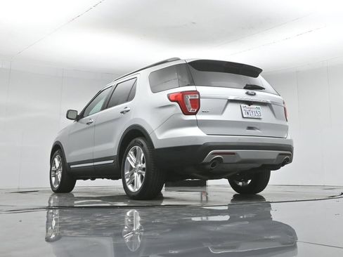 Used 2017 Ford Explorer XLT w/ Equipment Group 202A FWD image 49