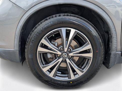 Certified 2019 Nissan Rogue SV w/ Premium Package image 9