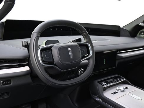 New 2025 Lincoln Navigator Reserve w/ Jet Appearance Package image 11