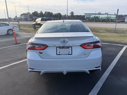 Used 2024 Toyota Camry SE w/ Convenience Package image 6