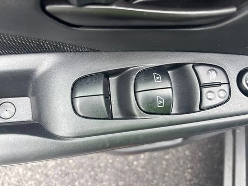 Used 2025 Nissan Kicks Play S FWD image 11
