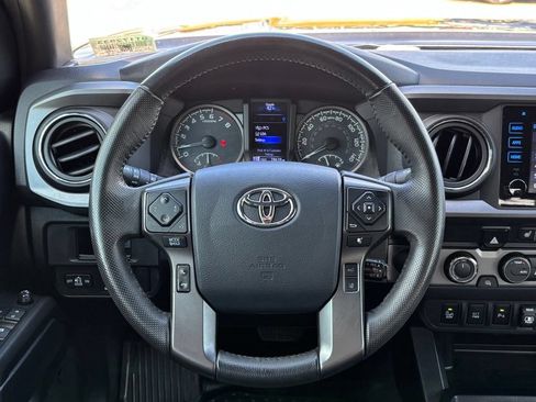 Used 2019 Toyota Tacoma TRD Off-Road AWD/4WD image 15