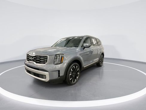 Used 2025 Kia Telluride SX w/ SX Captain's Chair Package image 4
