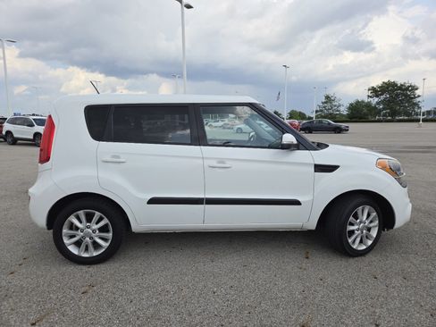Used 2013 Kia Soul + FWD image 14