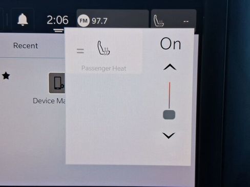 Used 2023 Chrysler Voyager LX image 39