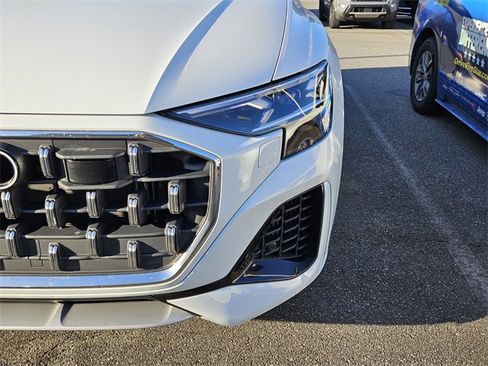 Used 2024 Audi Q8 Prestige w/ Prestige Package image 4