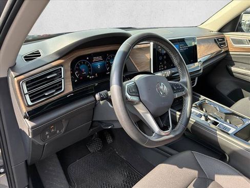 Used 2024 Volkswagen Atlas SE AWD/4WD image 10