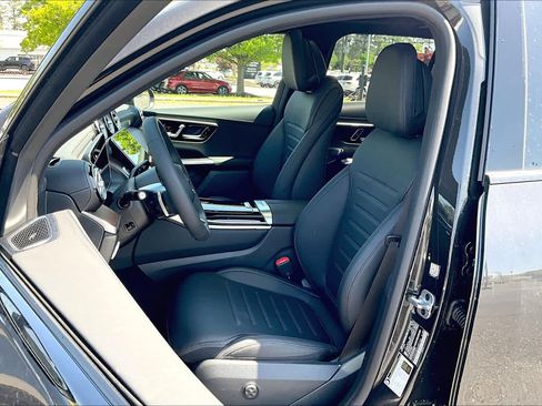 Used 2025 Mercedes-Benz GLC 300 4MATIC image 7