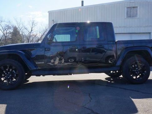 Used 2021 Jeep Gladiator Overland image 6