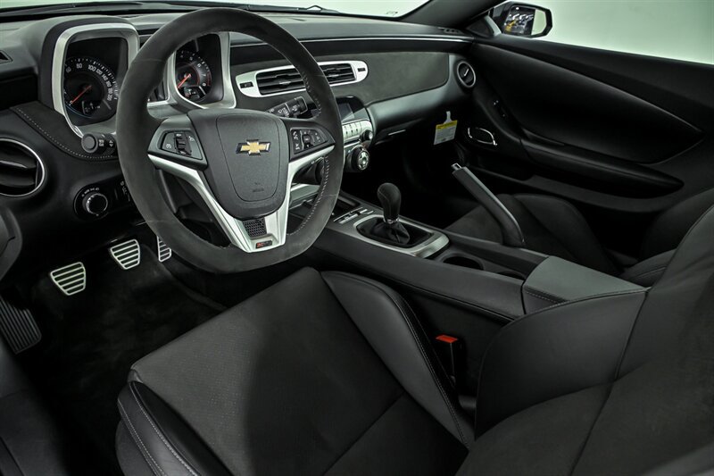Used 2015 Chevrolet Camaro Z/28 RWD image 15