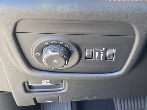 New 2025 Jeep Grand Cherokee Summit image 28