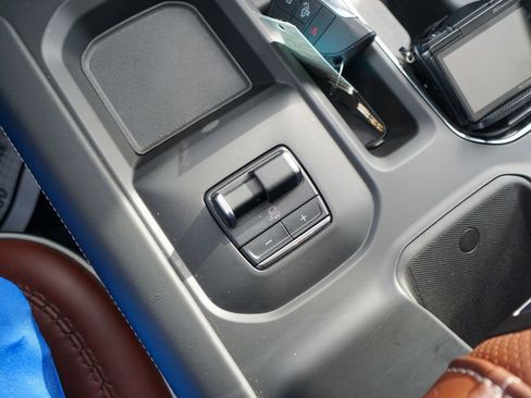 Used 2024 GMC Sierra 2500 Denali Ultimate image 32