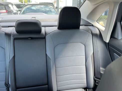 Used 2025 Volkswagen Jetta SE image 37