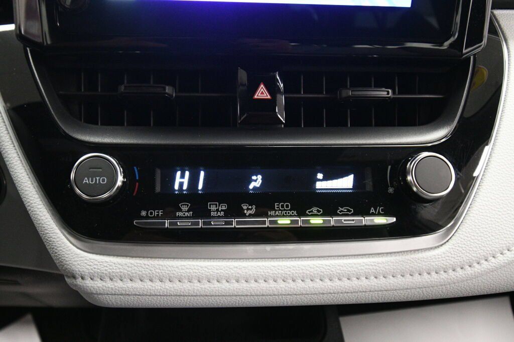 Used 2023 Toyota Corolla SE w/ Carpet Mat Package (TMS) FWD image 15