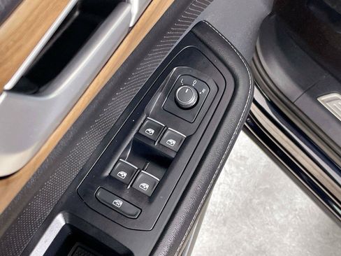 Used 2024 Volkswagen Atlas SE AWD/4WD image 19
