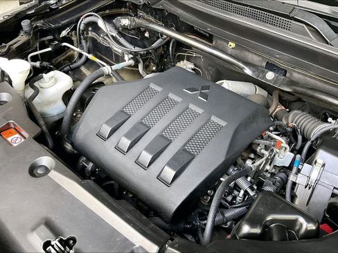Used 2020 Mitsubishi Eclipse Cross LE FWD image 28