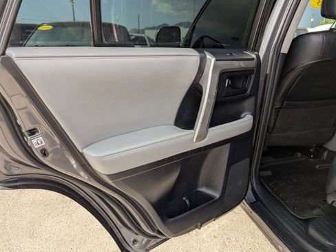 Used 2013 Toyota 4Runner SR5 w/ Premium Pkg w/3rd Row Seat image 39