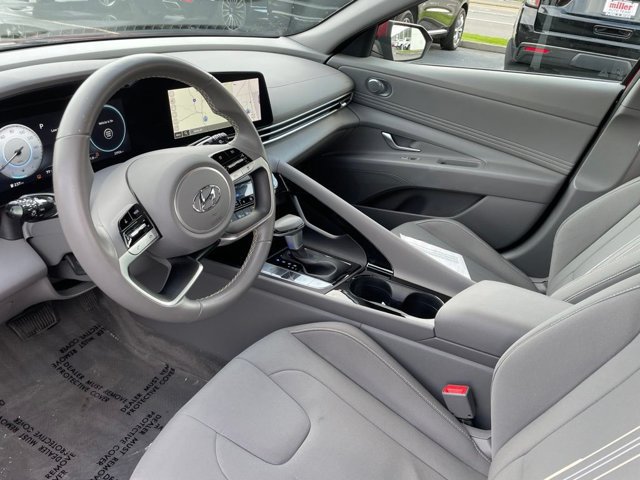 Used 2023 Hyundai Elantra SEL w/ Convenience Package FWD image 5