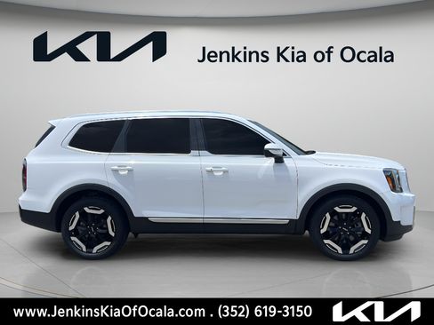 Certified 2023 Kia Telluride EX w/ EX Captain's Chair Package FWD image 2