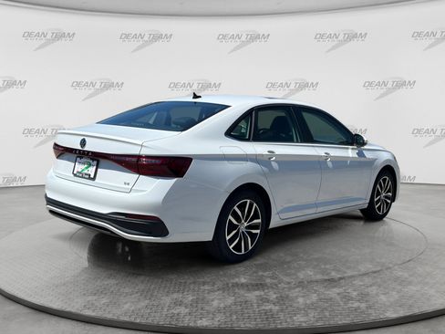 Used 2025 Volkswagen Jetta SE w/ Sunroof Package FWD image 7
