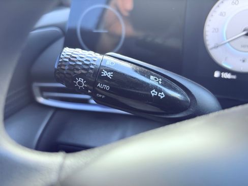 Used 2024 Hyundai Elantra SEL image 17