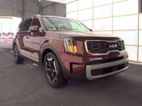 Used 2024 Kia Telluride S w/ S Sunroof Package FWD image 2