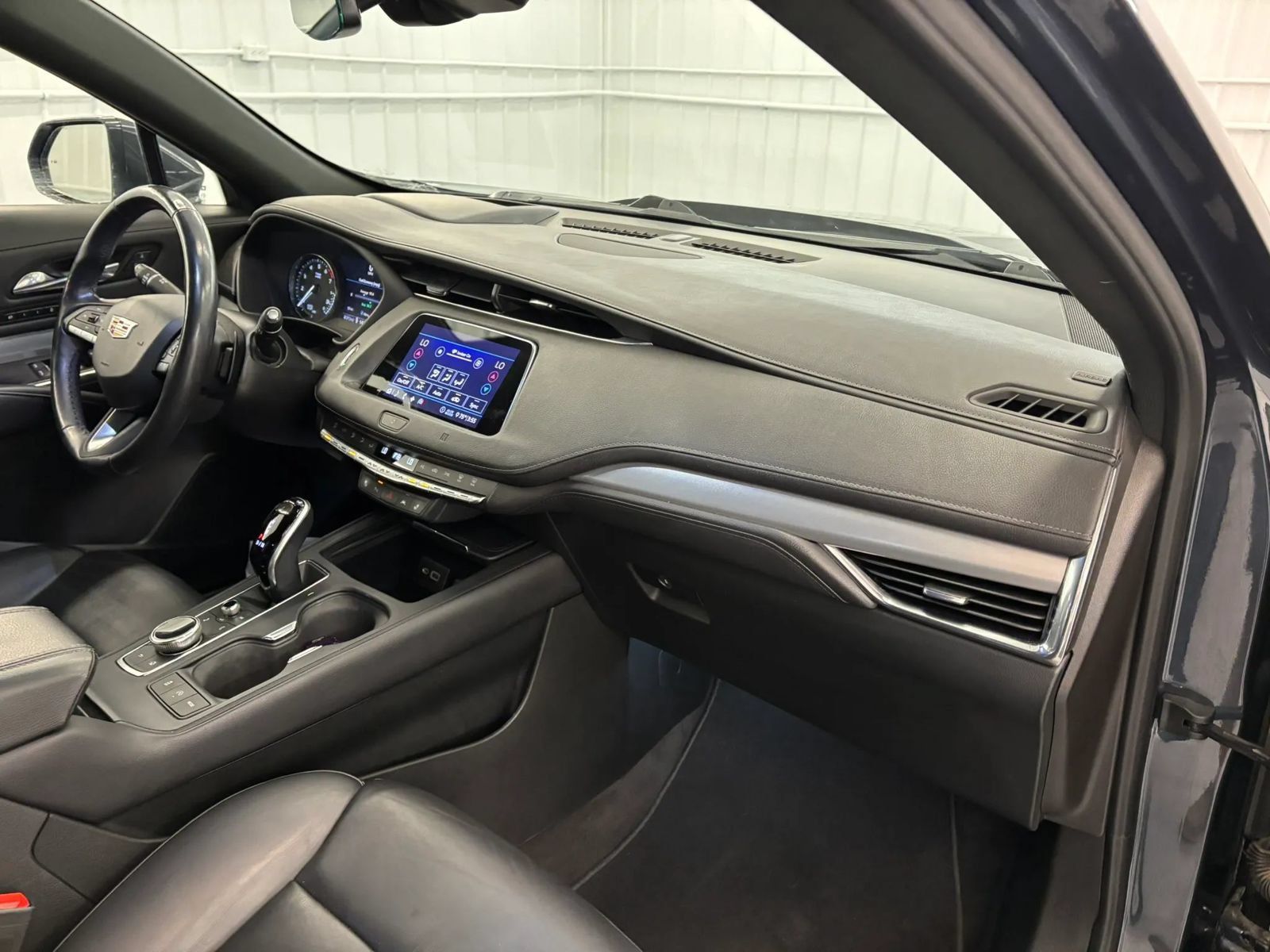 Used 2020 Cadillac XT4 Premium Luxury w/ Technology Package FWD image 34
