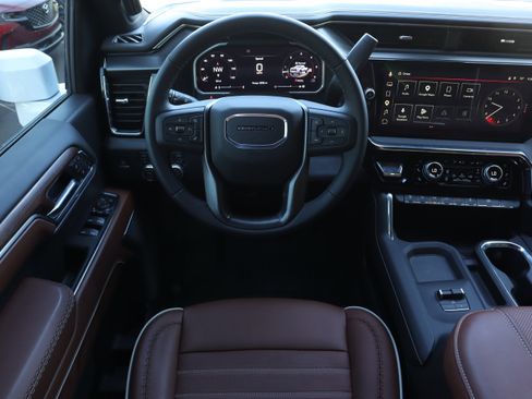 Used 2026 GMC Sierra 3500 Denali Ultimate w/ LPO, Black Badging Package image 33