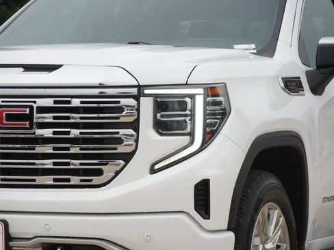Used 2023 GMC Sierra 1500 Denali w/ Technology Package AWD/4WD image 3