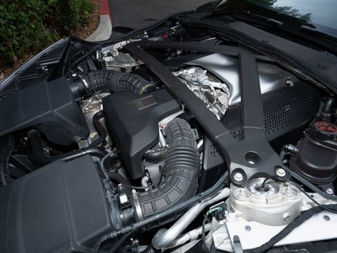 Used 2020 Aston Martin DB11 Coupe image 12