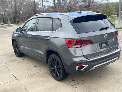 Used 2022 Volkswagen Taos SE w/ Panoramic Sunroof Package image 8