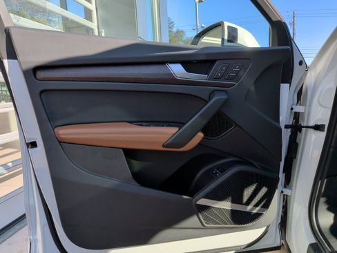 Used 2024 Audi Q5 e Premium Plus w/ Premium Plus Package image 14