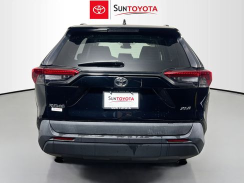 Used 2019 Toyota RAV4 XLE FWD image 5