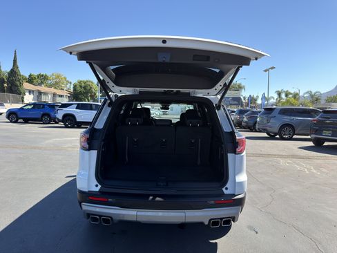 Used 2026 GMC Acadia Elevation w/ Elevation Premium Package FWD image 15