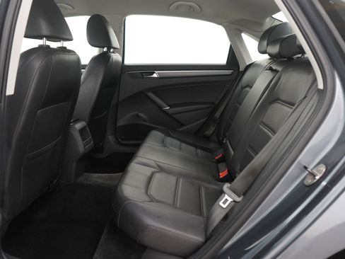 Used 2017 Volkswagen Passat 1.8T R-Line image 16