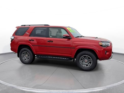 Used 2021 Toyota 4Runner TRD Off-Road Premium w/ Moonroof Package AWD/4WD image 9