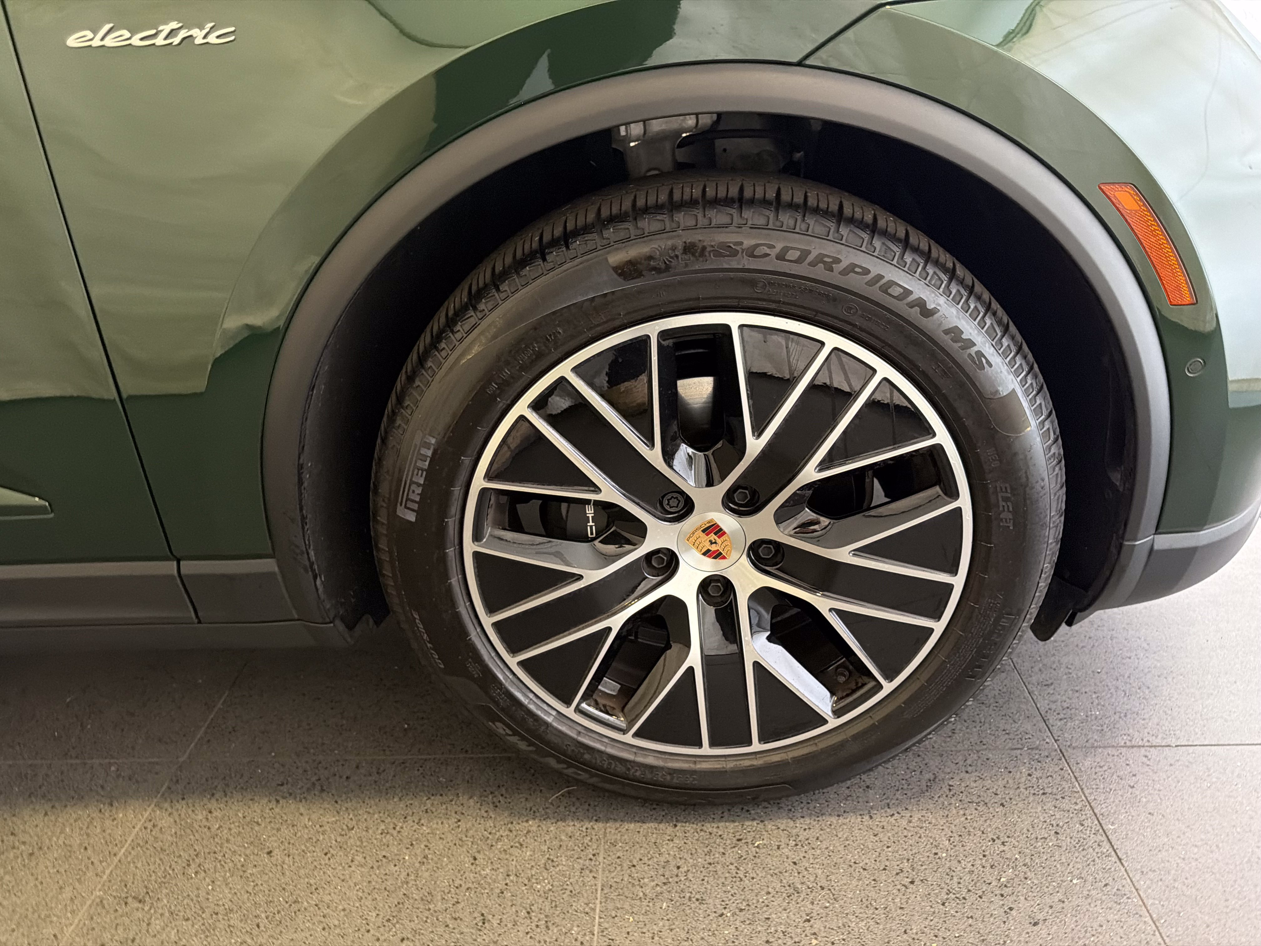 Certified 2026 Porsche Macan 4 Electric AWD/4WD image 13