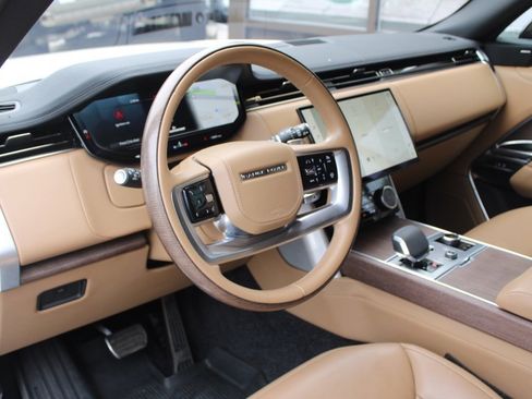 Used 2023 Land Rover Range Rover SE image 8