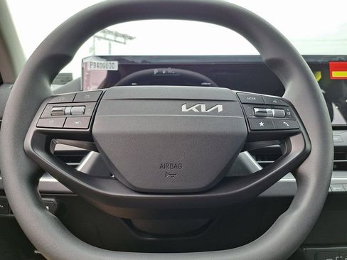 New 2025 Kia K4 LX image 9