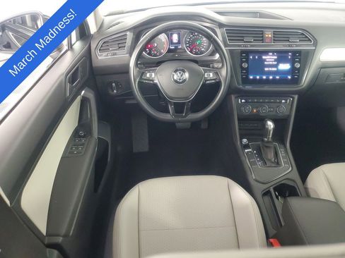 Used 2019 Volkswagen Tiguan SE w/ Panoramic Sunroof Package image 14