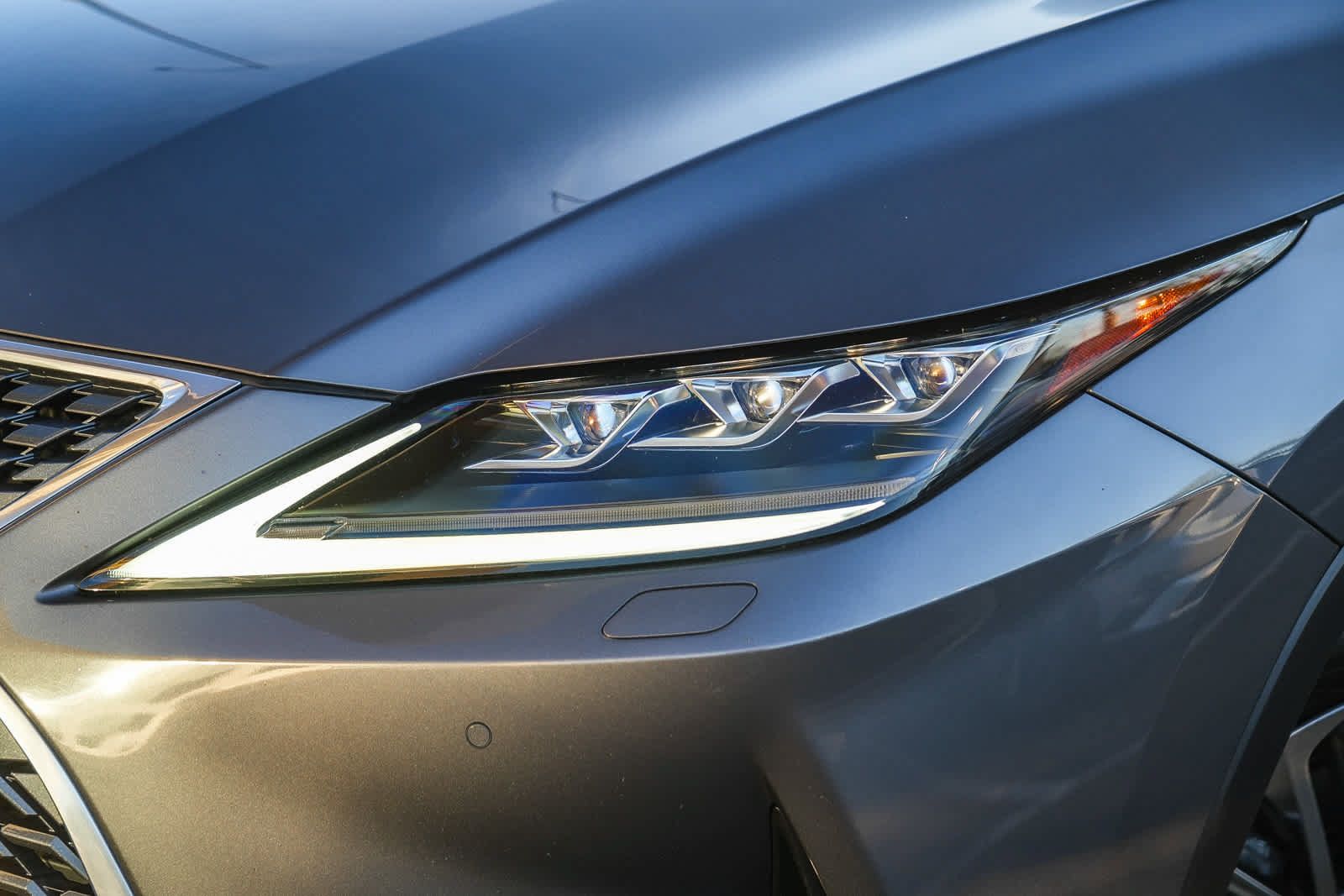 Used 2022 Lexus RX 450h AWD w/ Luxury Package image 2