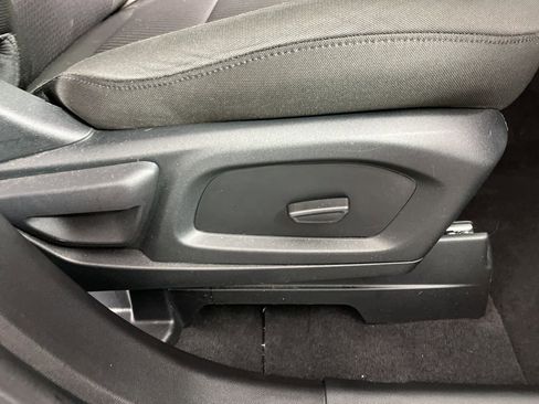 Used 2023 Ford Explorer XLT image 8