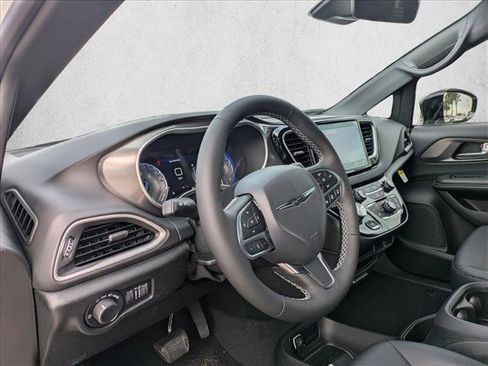 New 2026 Chrysler Voyager LX image 9