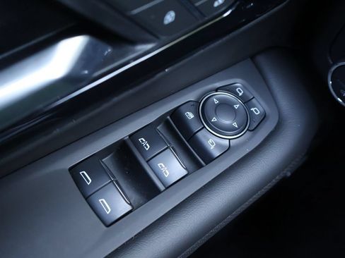 Used 2025 Chevrolet Suburban High Country AWD/4WD image 38
