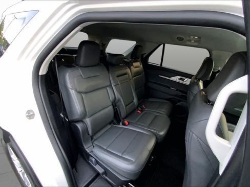 Certified 2025 Ford Explorer Active w/ Active Comfort Package RWD image 19