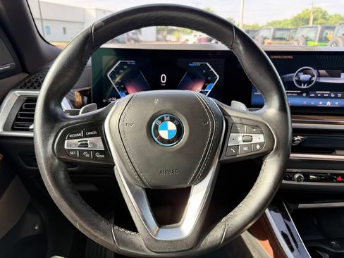 Used 2025 BMW X5 xDrive50e AWD/4WD image 33