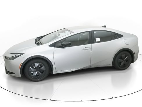 New 2026 Toyota Prius Plug-In Hybrid image 2