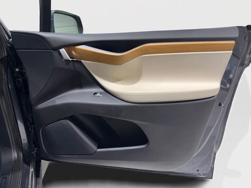 Used 2019 Tesla Model X 100D image 24