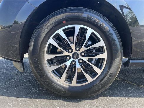 Certified 2025 Ford Expedition Platinum AWD/4WD image 9