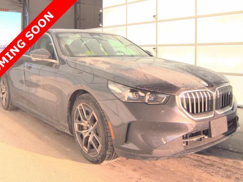 Used 2025 BMW i5 xDrive40 w/ Premium Package image 3